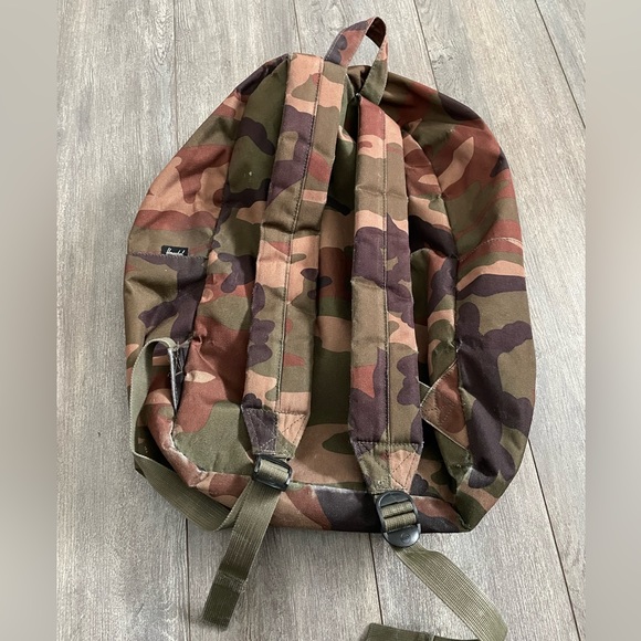 Camouflage Herschel backpack - Picture 2 of 4